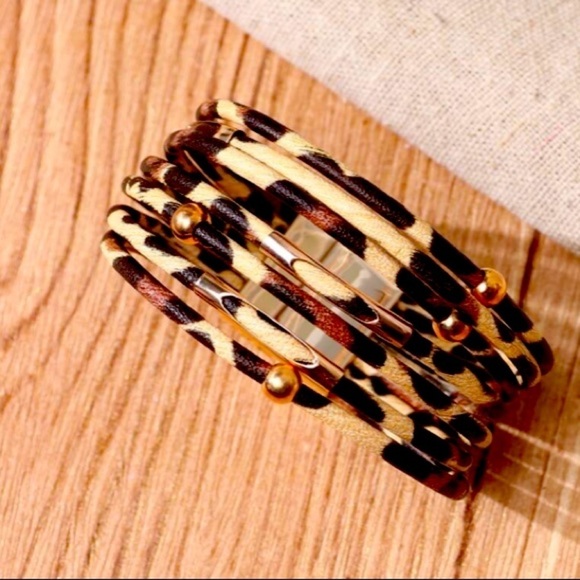Faux Leather Layered Leopard Print Bracelet - Picture 3 of 8